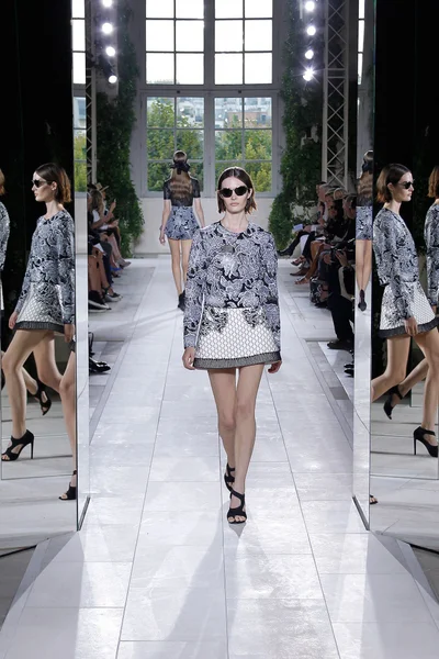 Look 11